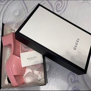 Gucci women’s rubber slide sandals